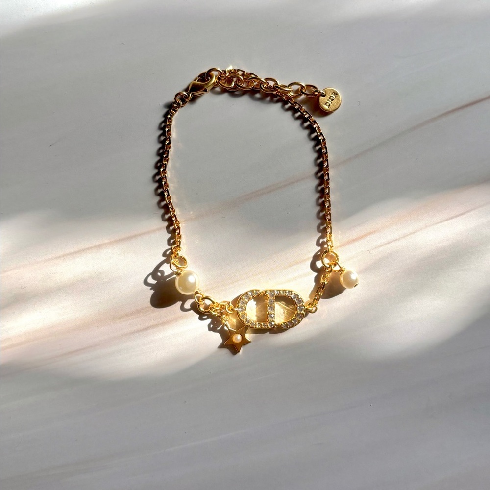 Christian Dior Crystal & Resin Pearl Petit CD Charm Gold Bracelet - Picture 2 of 5